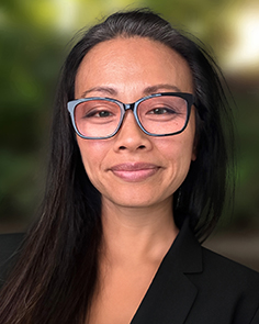 Dr Uyen Hoang