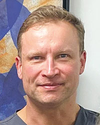 Dr Morne Du Plessis